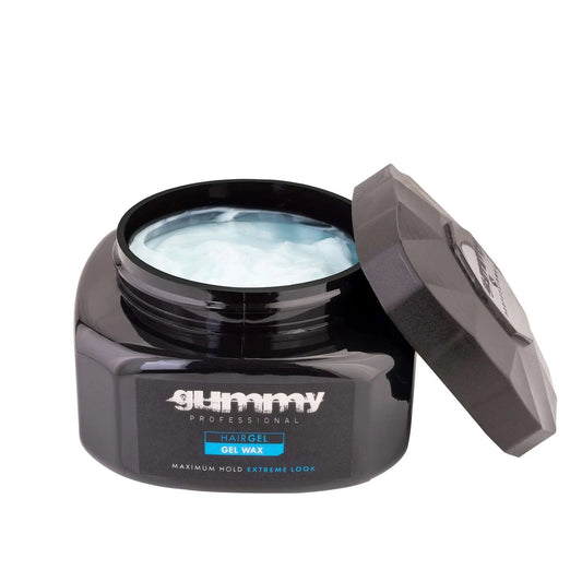 GUMMY GEL WACHS 500 MLWIE BENUTZT MAN:
Tragen Sie von Hand auf feuchte Haare auf und formen Sie sie mit den Fingern, um den gewünschten Look zu erzielen.
PRODUKTBESCHREIBUNG:
Die außergewgummyOnKozmetikGUMMY GEL WACHS