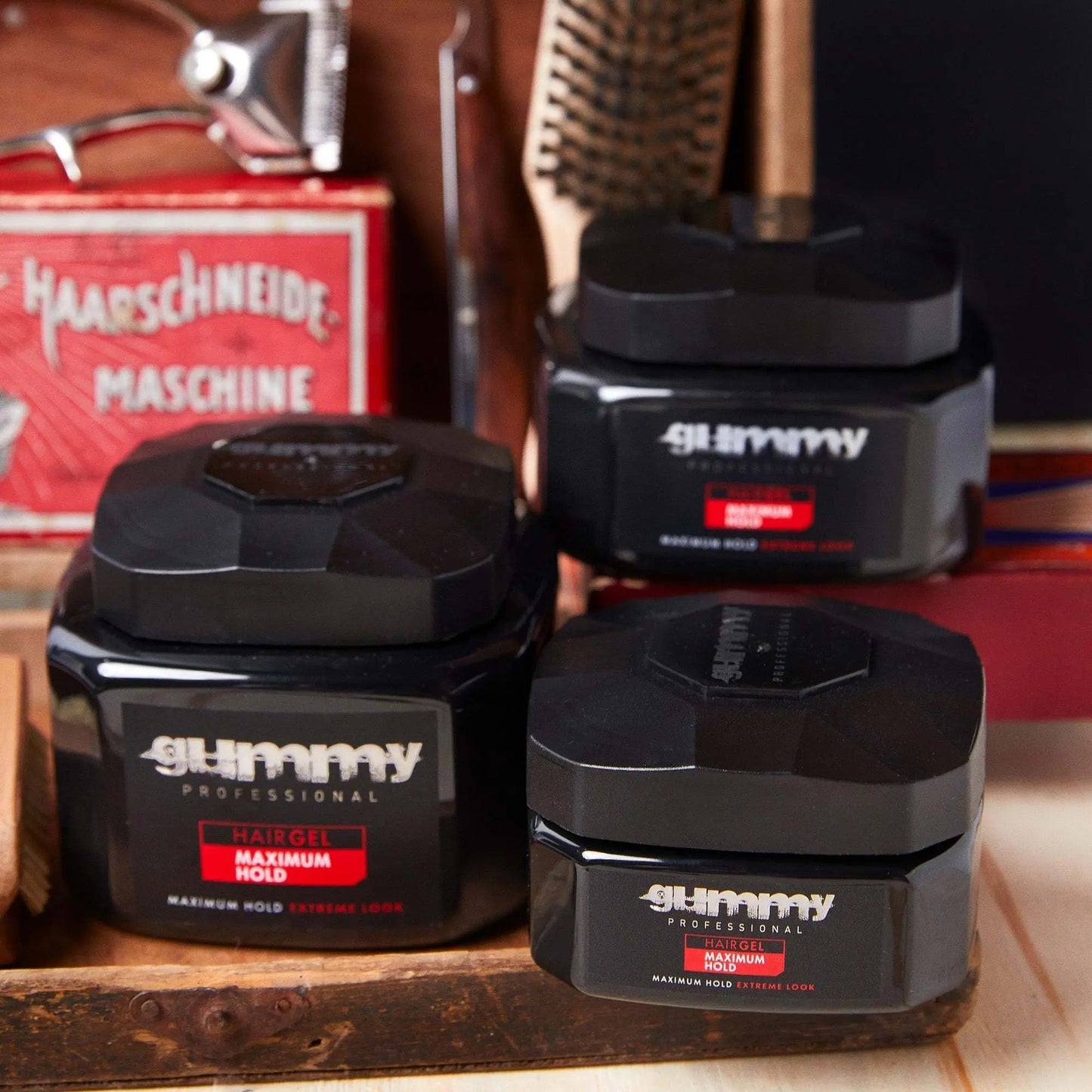 GUMMY HAARGEL 500 ML  MAXIMALWIE BENUTZT MAN:
Tragen Sie von Hand auf feuchte Haare auf und formen Sie sie mit den Fingern, um den gewünschten Look zu erzielen.
PRODUKTBESCHREIBUNG:
Es ist idealgummyOnKozmetikGUMMY HAARGEL