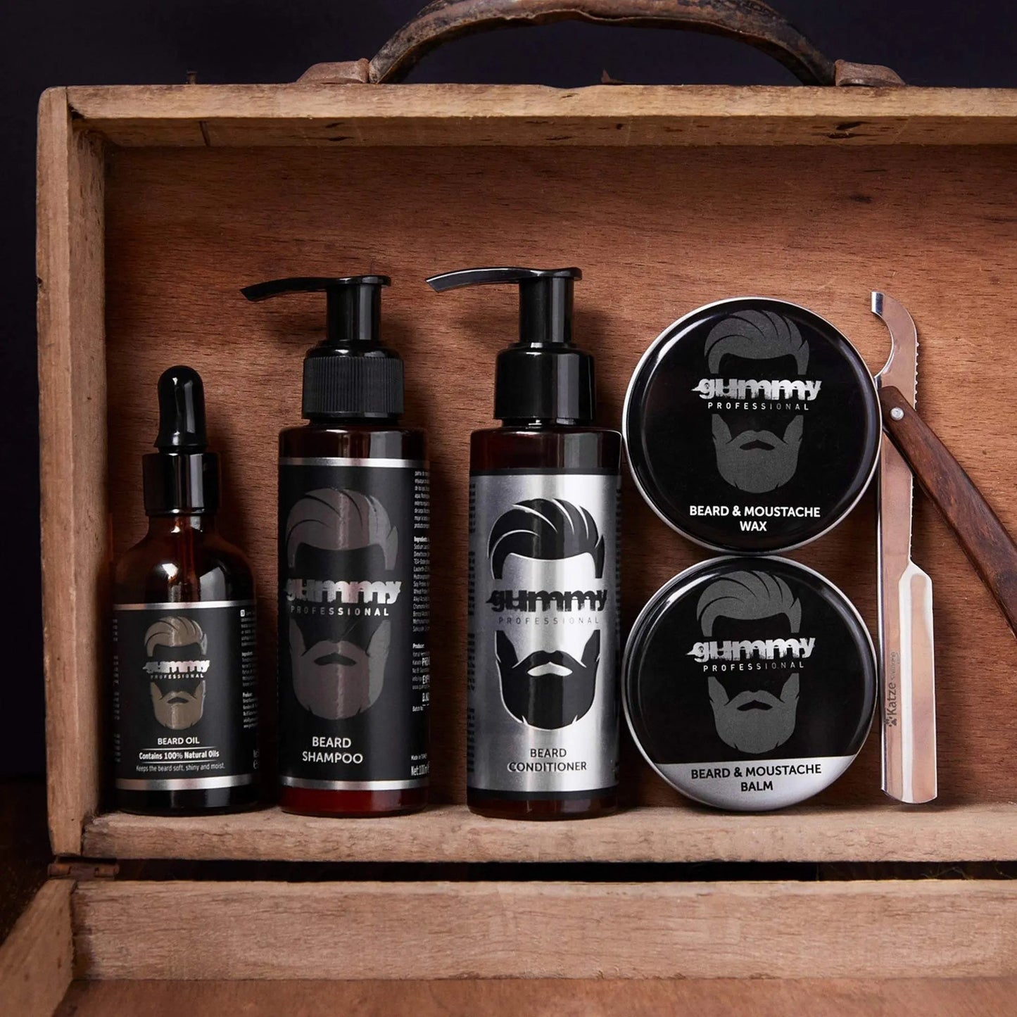 GUMMY BEARD SERUM - Stärken & Pflegen Sie Ihren BartWIE BENUTZT MAN:
Einfach zu bedienen - um die vollen Auswirkungen unseres Bartserums zu genießen, die Flasche zu schütteln, ein paar Tropfen Öl in Ihre Handflächen aBeard CaregummyOnKozmetikGUMMY BEARD SERUM